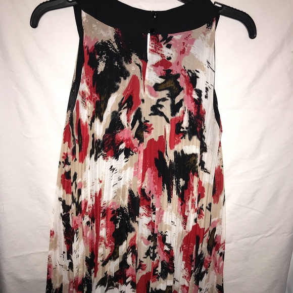 Beautiful Pleated Swing Dress - Picture 4 of 8